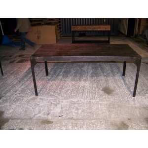 Table en fer style industriel