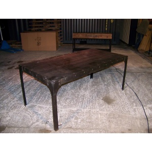 Table en fer style industriel