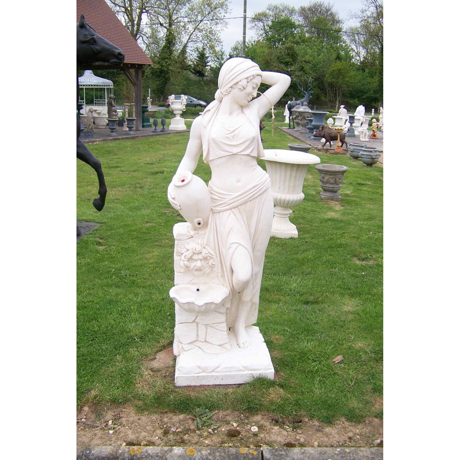 Stuttgart femme fontaine in THE 10